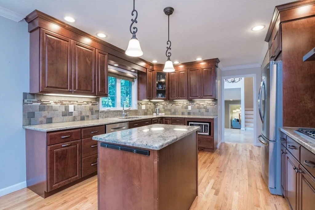 Photo of 42 Elizabeth Cir