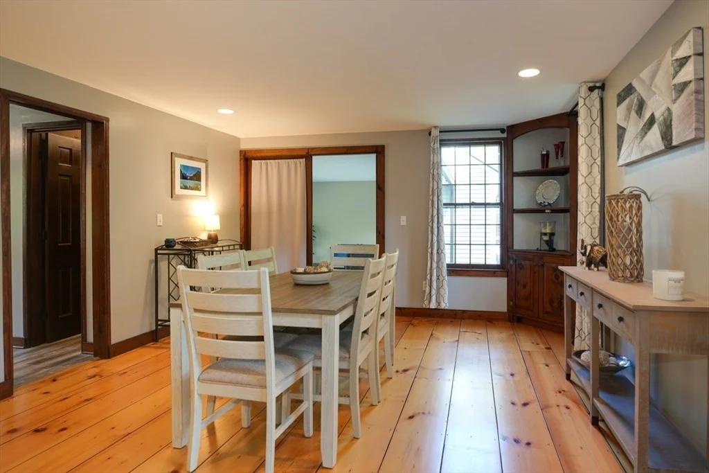 Photo of 18 Bay Path Dr