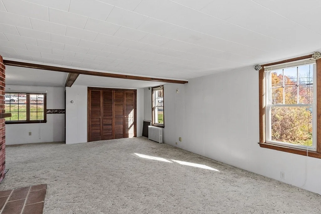 Photo of 583 W Broadway St