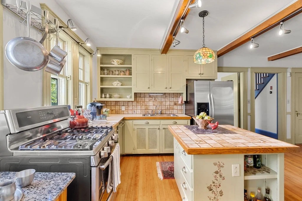 Photo of 402 Sutton St