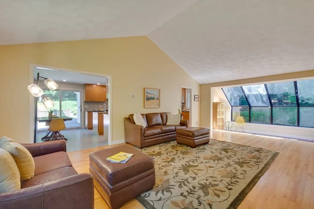Photo of 15 Fieldstone Dr