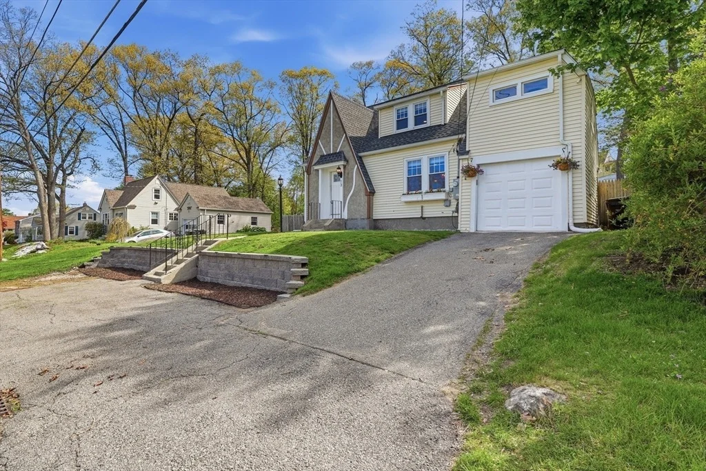 Photo of 13 Marilyn Drive