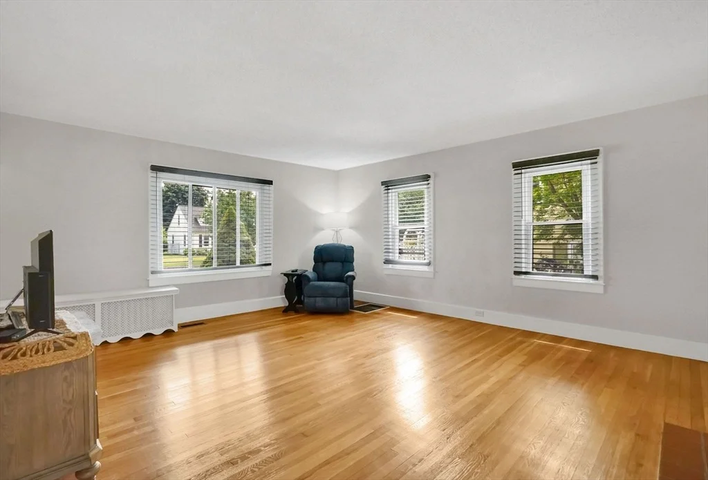 Photo of 76 Roosevelt Ave