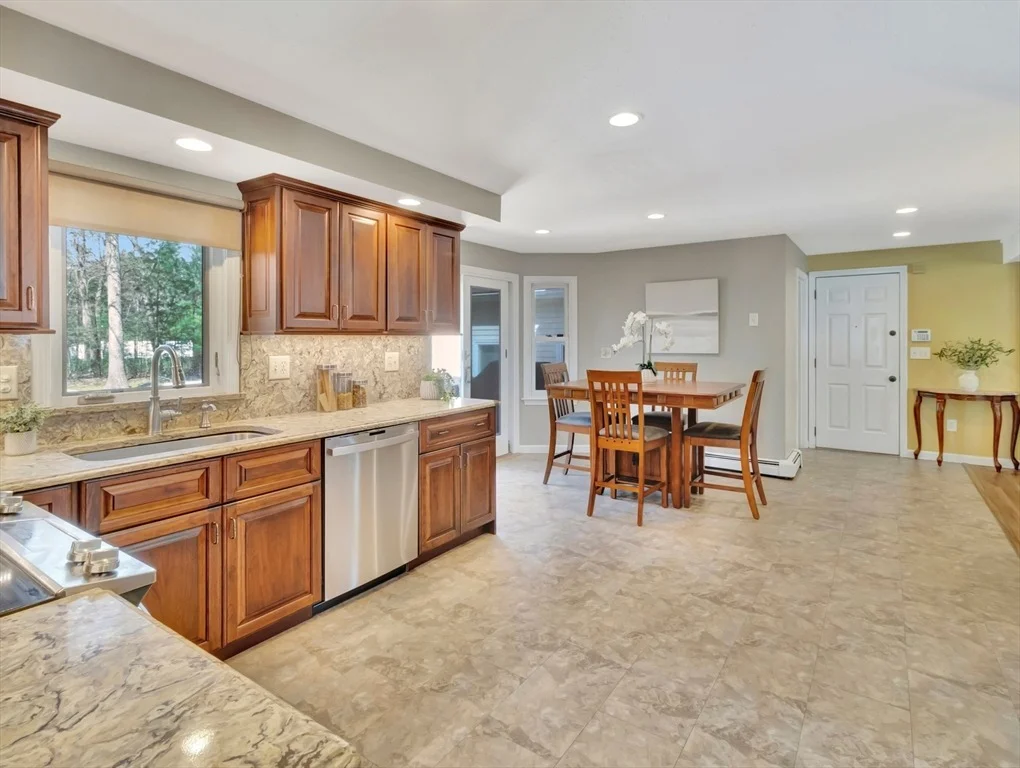 Photo of 7 Fieldstone Dr