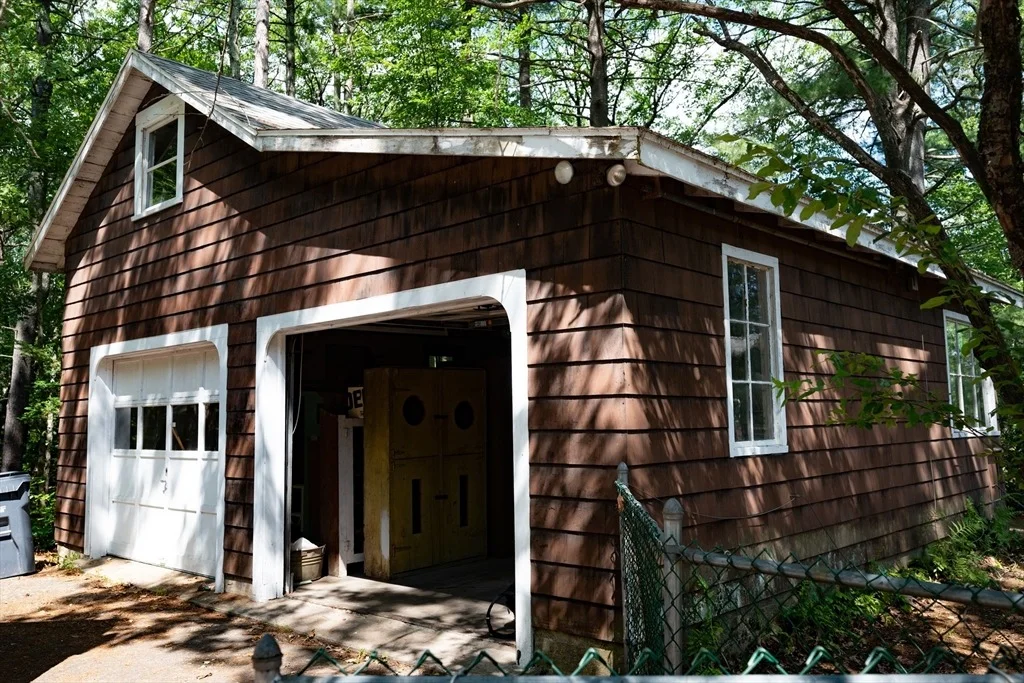 Photo of 320 Fort Pond Rd