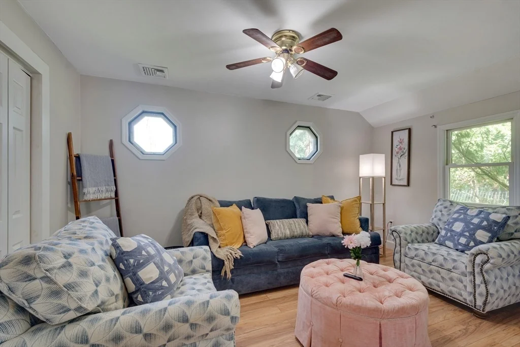 Photo of 254 Lakeside Road