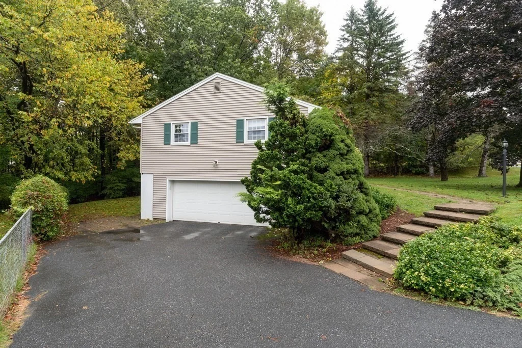 Photo of 39 Old Brook Rd