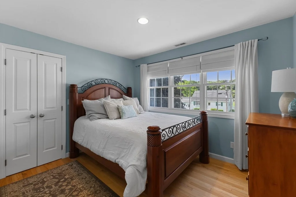 Photo of 7 Eaton Dr