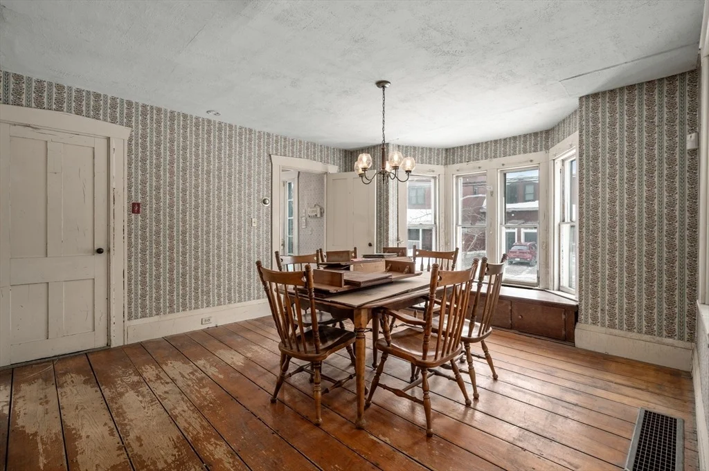 Photo of 235 Arlington St