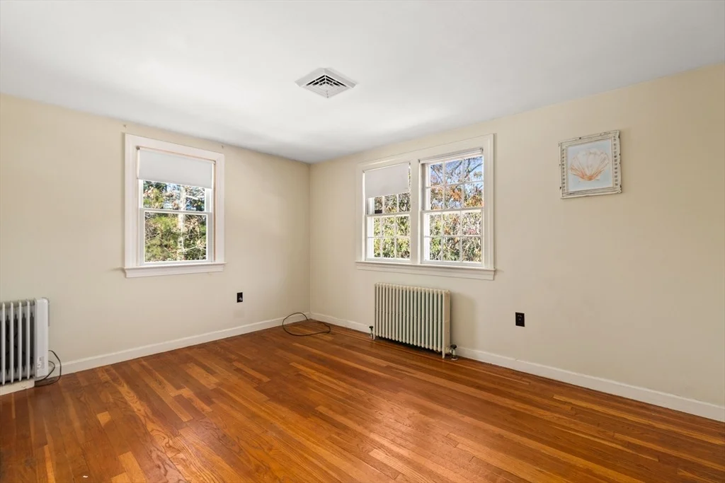 Photo of 290 Main St