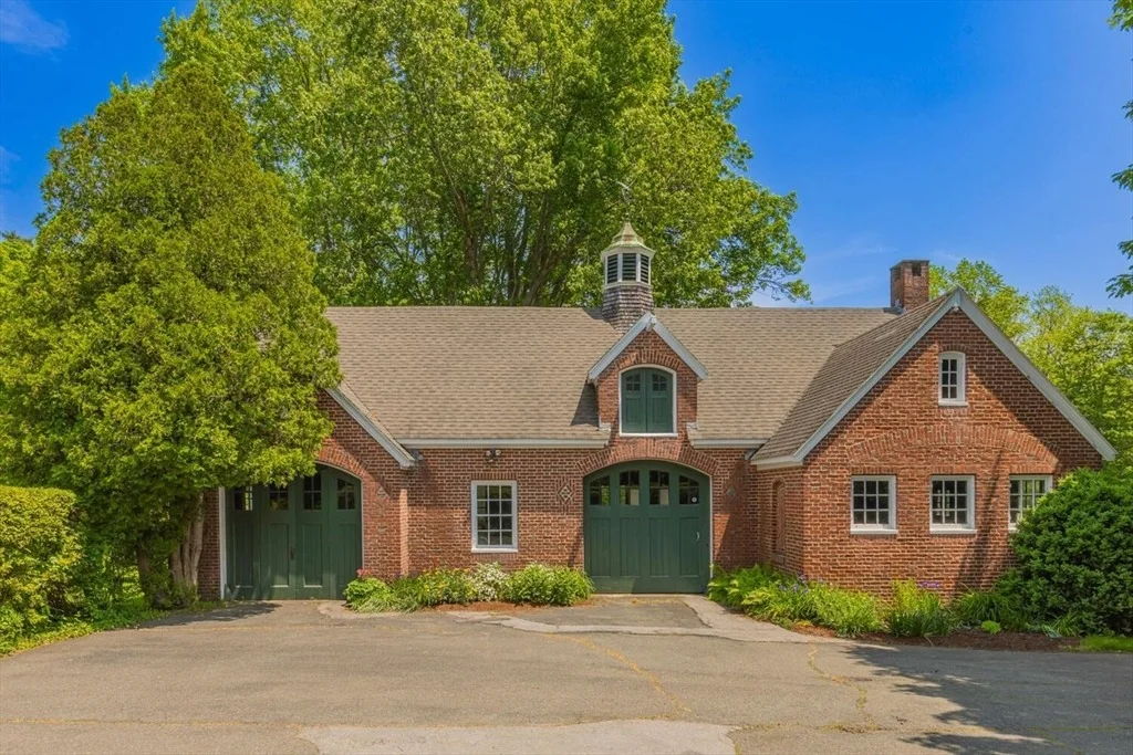 Photo of 82 River Rd