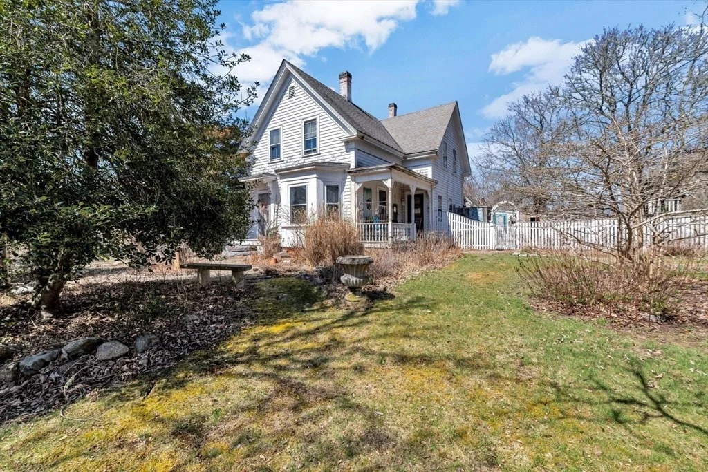 Photo of 2241 Main St