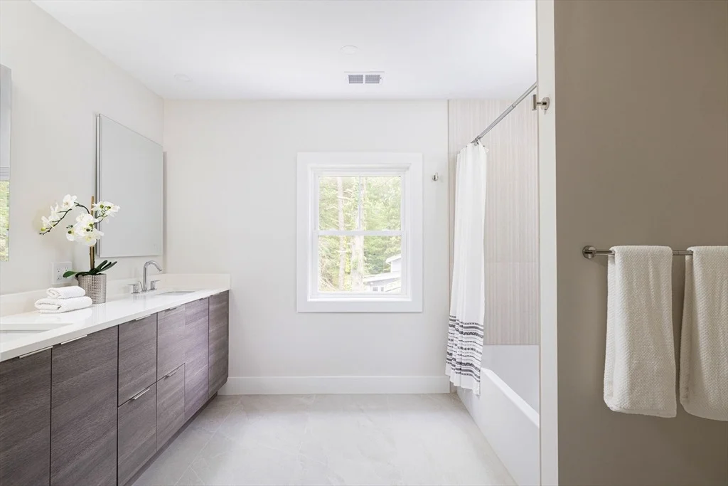 Photo of 87 Lakeview Street