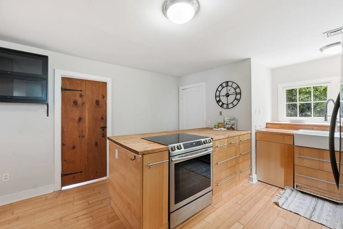 Photo of 3R Calvin St