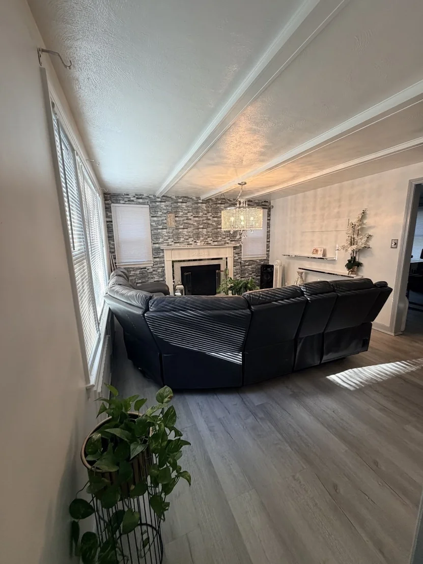 Photo of 169 Roosevelt Ave
