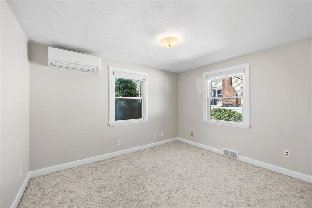 Photo of 7 Puritan Rd