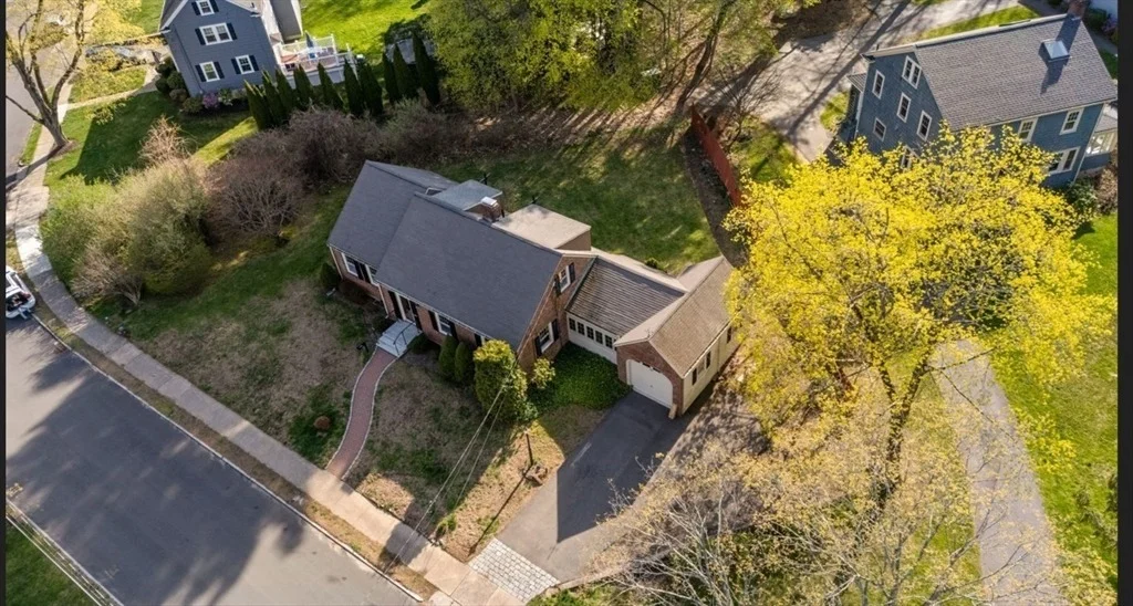 Photo of 89 Lewis Ave