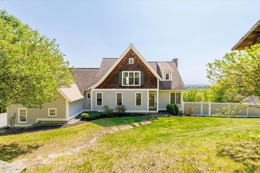 Photo of 152 Mountain Rd