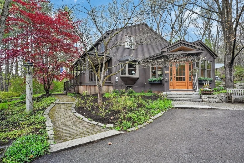 Photo of 10 Davis Rd