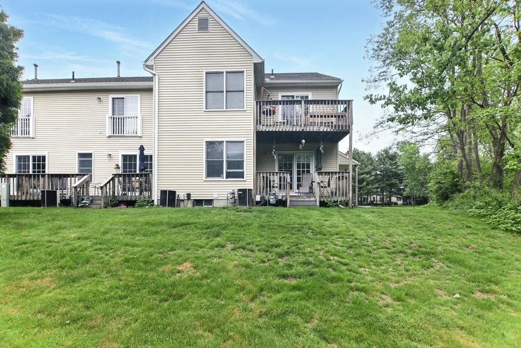 Photo of Unit B at 59 Castlegate Dr.