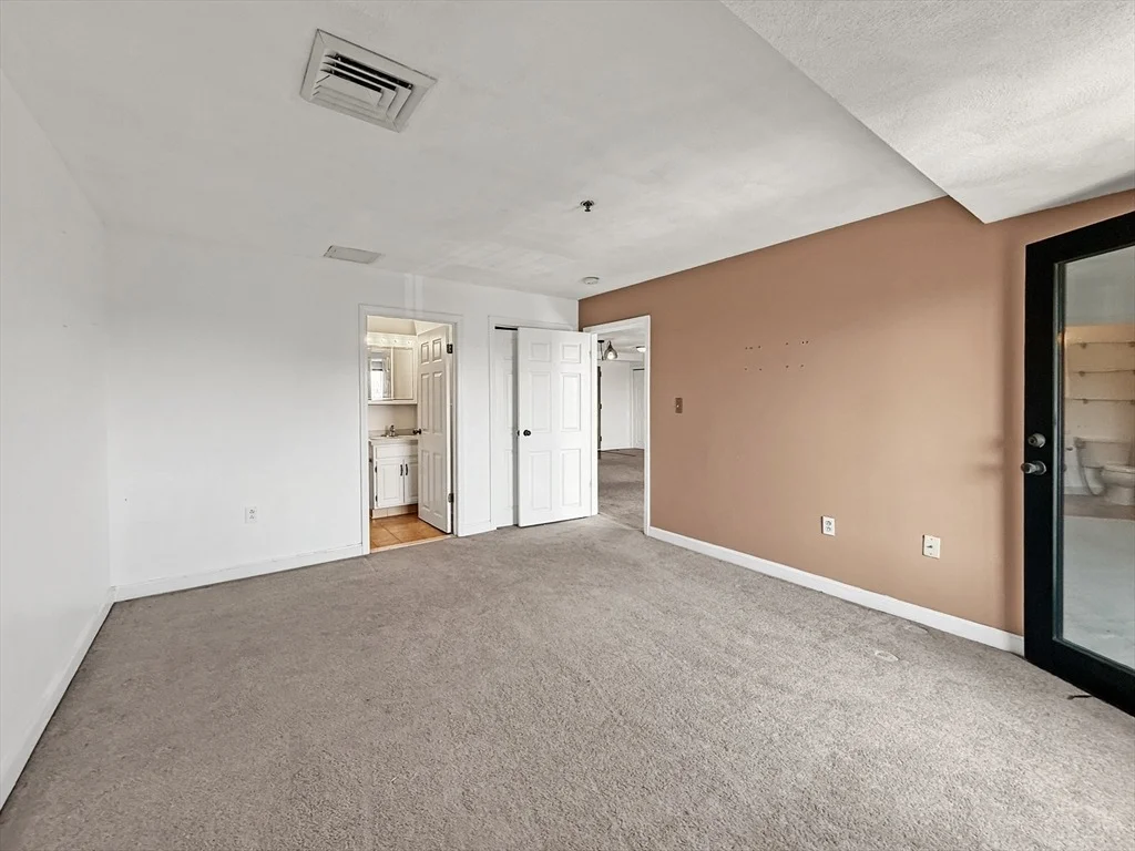 Photo of Unit 304 at 39 Parlin St