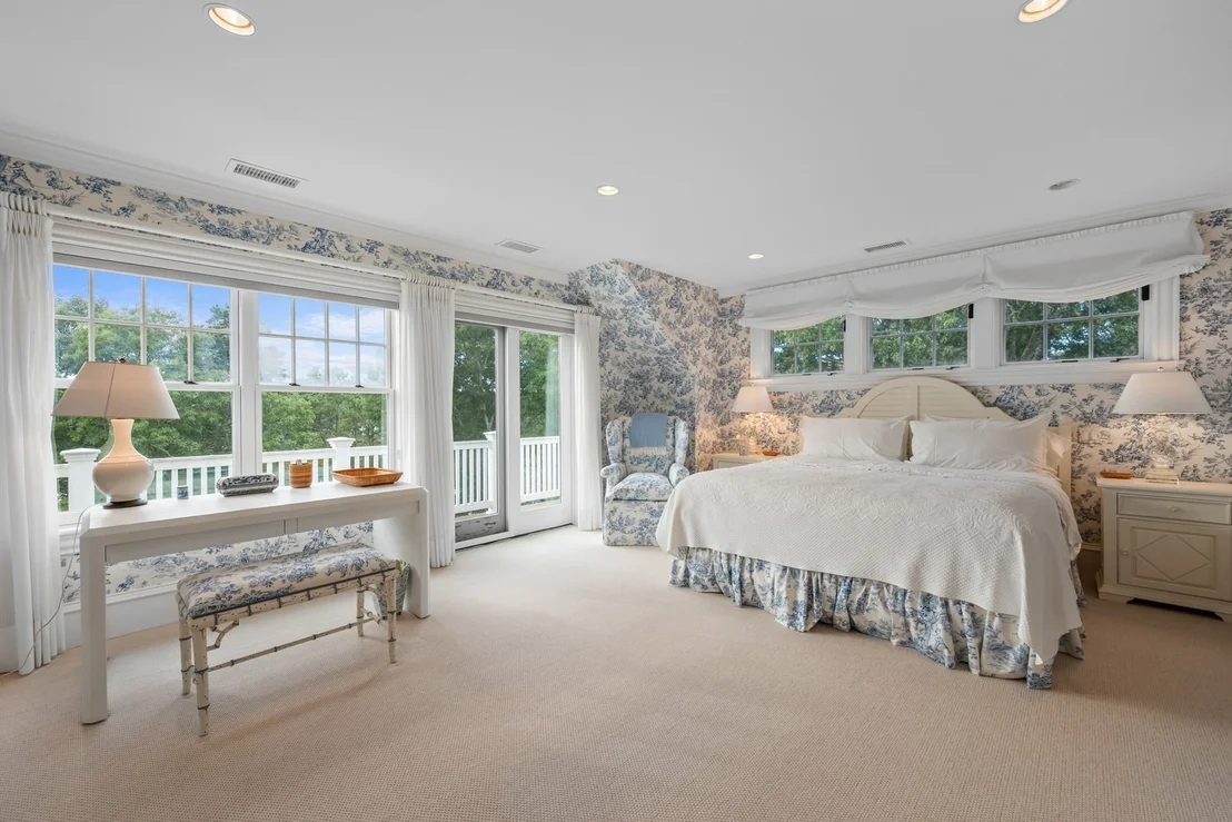 Photo of 16 Cove Point Lane