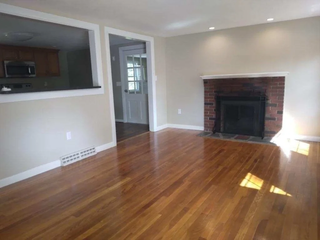 Photo of 42 Lowell Rd