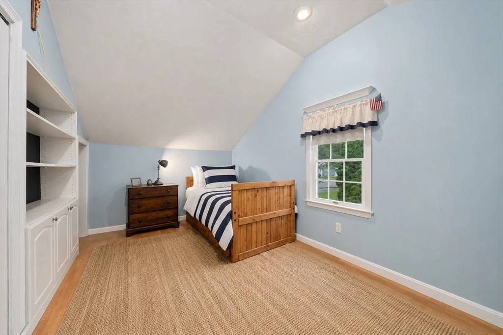 Photo of 30 Roseen Rd