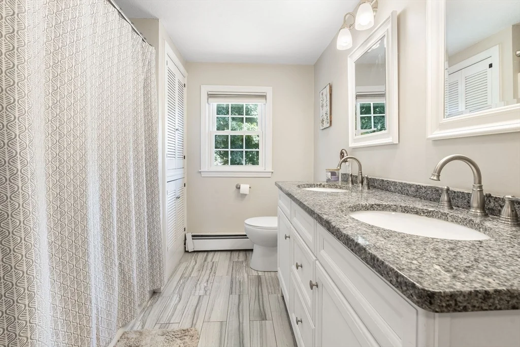 Photo of 35 Oakmeadow Ln