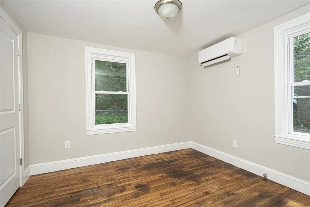 Photo of 394 Douglas St