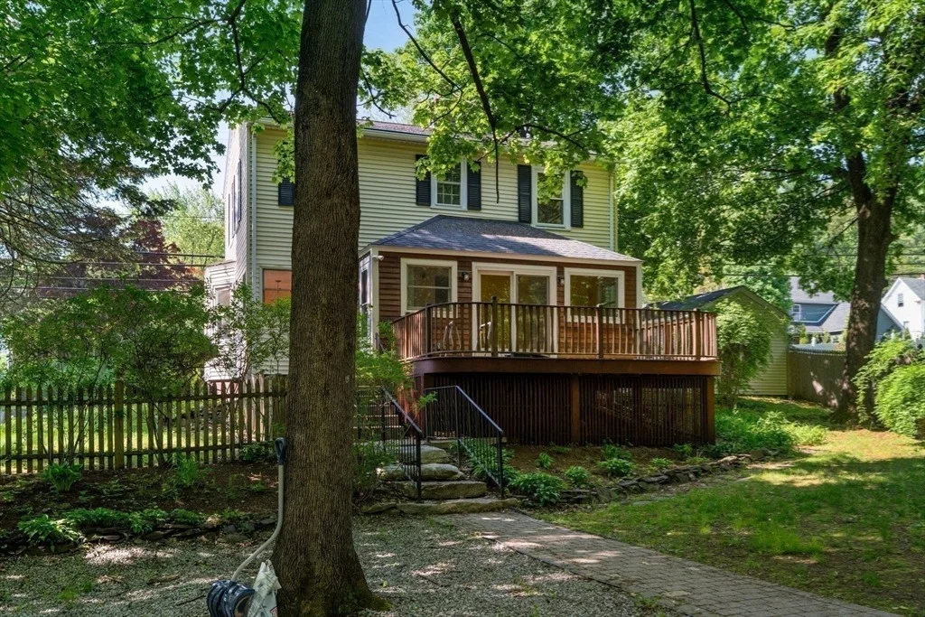 Photo of 1231 Pleasant St