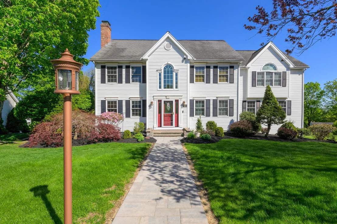 Photo of 49 Fieldstone Dr
