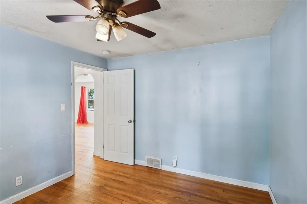 Photo of 881 Roosevelt Ave