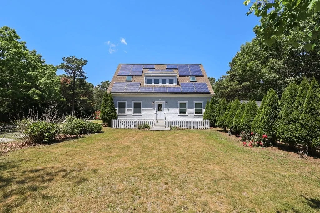 Photo of 379 Monomoscoy Rd