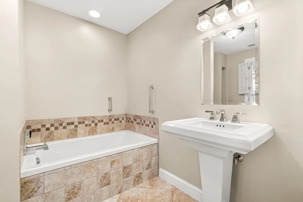 Photo of 2 Liberty Ln