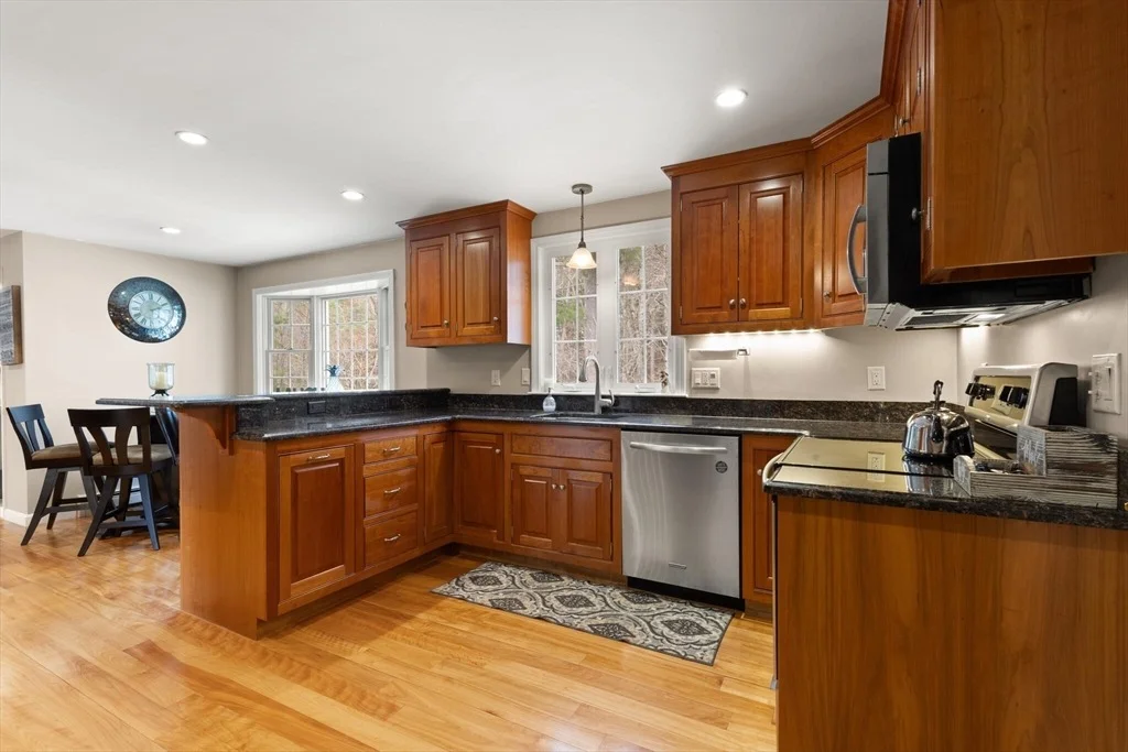 Photo of 35 Meadowbrook Dr