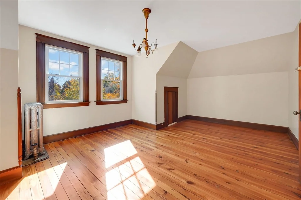 Photo of 32 Spruceland Ave