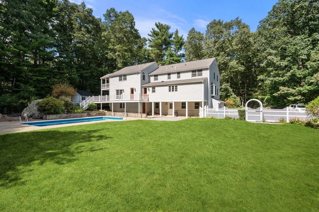 Photo of 681 High Street
