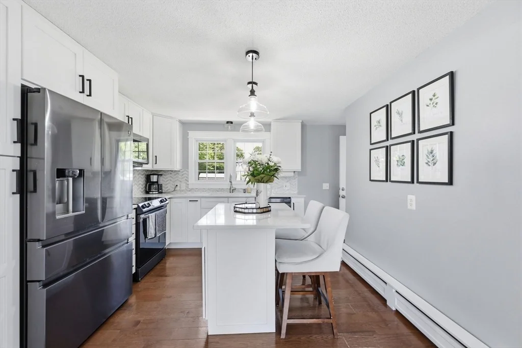 Photo of 303 College St