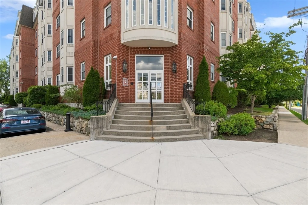 Photo of Unit 310 at 120 Wyllis Ave