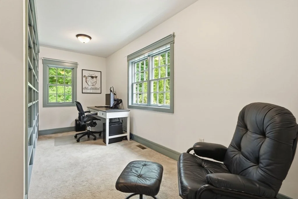 Photo of 18 Eveningstar Dr