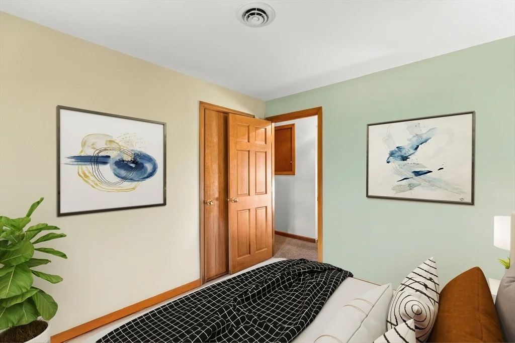 Photo of 28 Windsor Cir