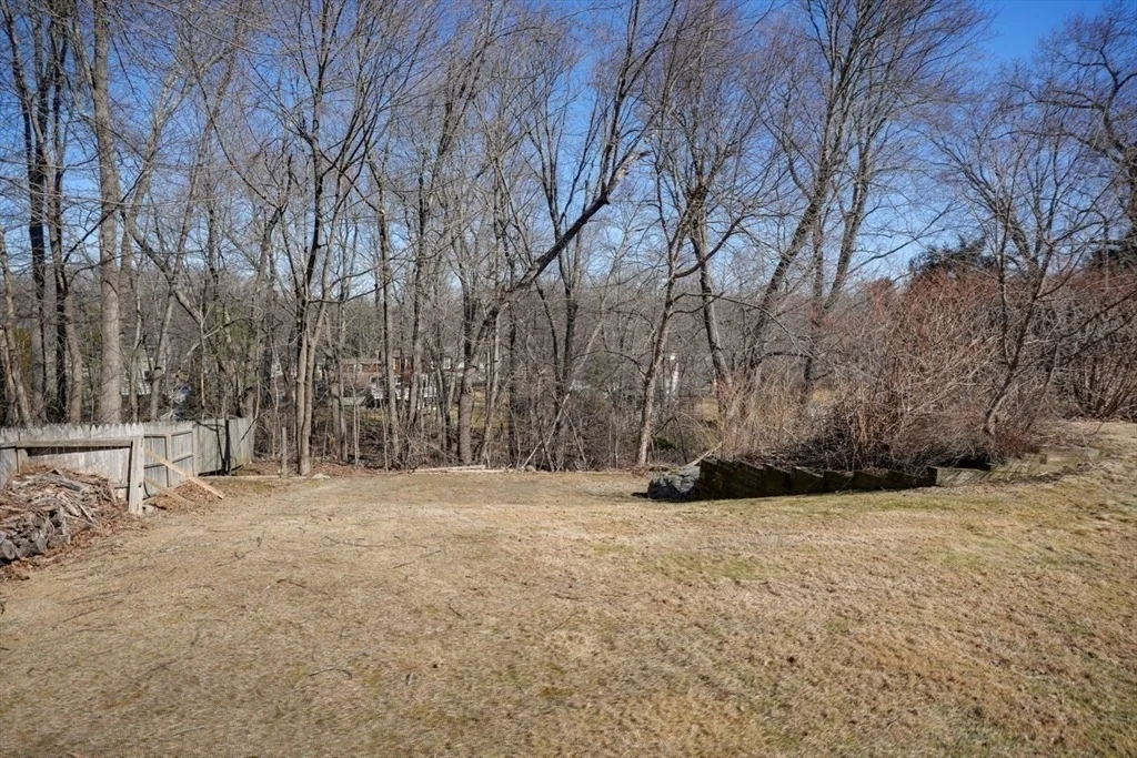 Photo of 8 Crestview Dr