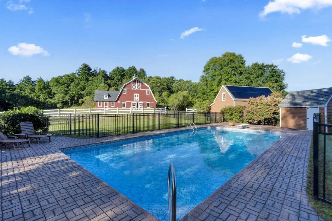 Photo of 304 Warren Rd