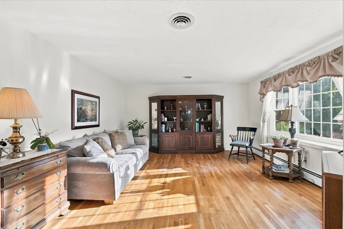 Photo of 402 Prince Hinckley Rd