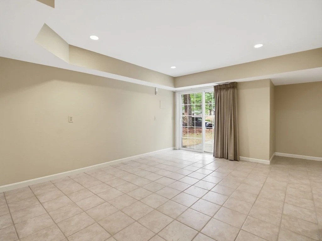 Photo of Unit 3901 at 3901 Knightsbridge Close
