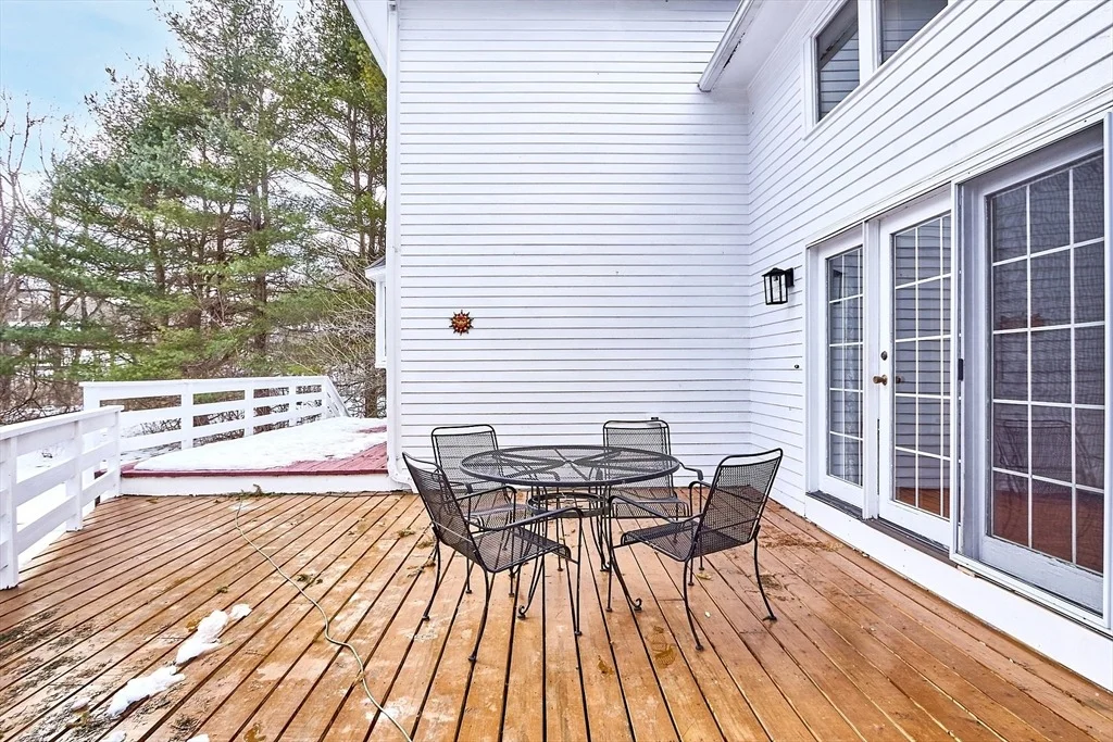 Photo of 7 Meadowbrook Cir