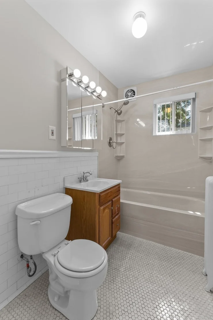 Photo of 33 Clearview Ave