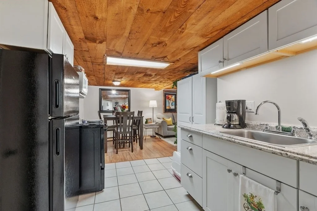 Photo of 469 Lake Ave