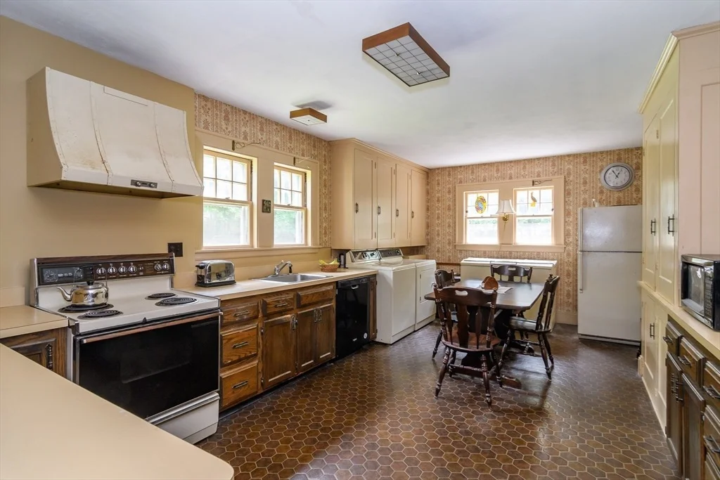 Photo of 355 High St